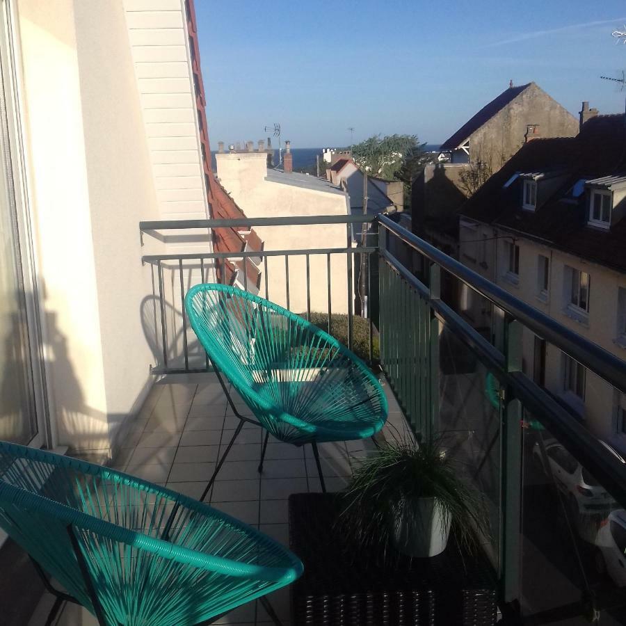 Grand balcon avec belle vue de la mer, le village et la compagne Wimereux Extérieur photo